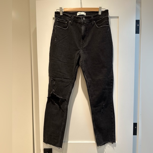 Abercrombie & Fitch - High Rise Skinny Jean - Picture 1 of 4